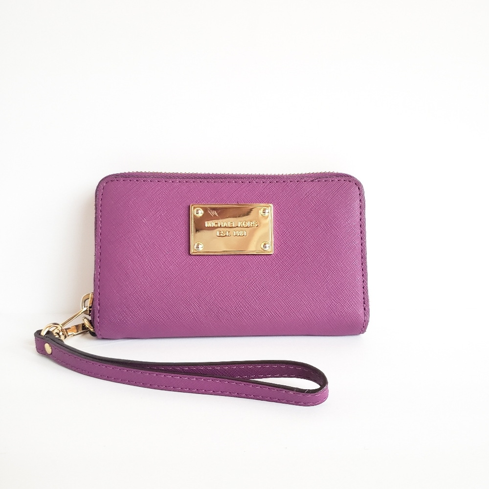Michael Kors Wristlet zip around phone Wallet